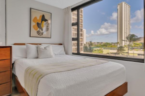 Deluxe Waikiki Condo Pool View FREE Parking & Wi-Fi